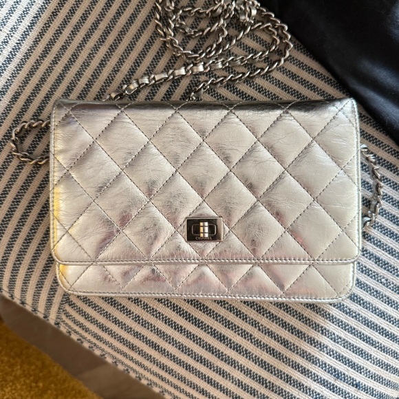 CHANEL Reissue 2.55 WOC Metallic Silver - Picture 1 of 13